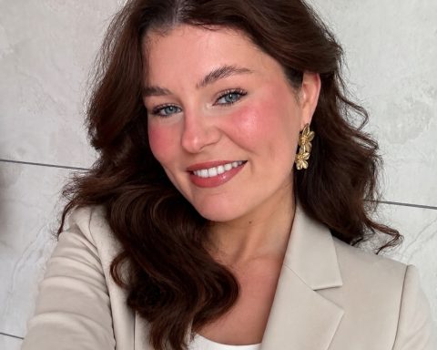 Danielle Headshot
